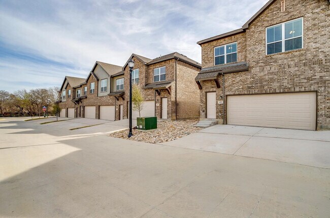 Building Exterior - Stone Lake Townhomes