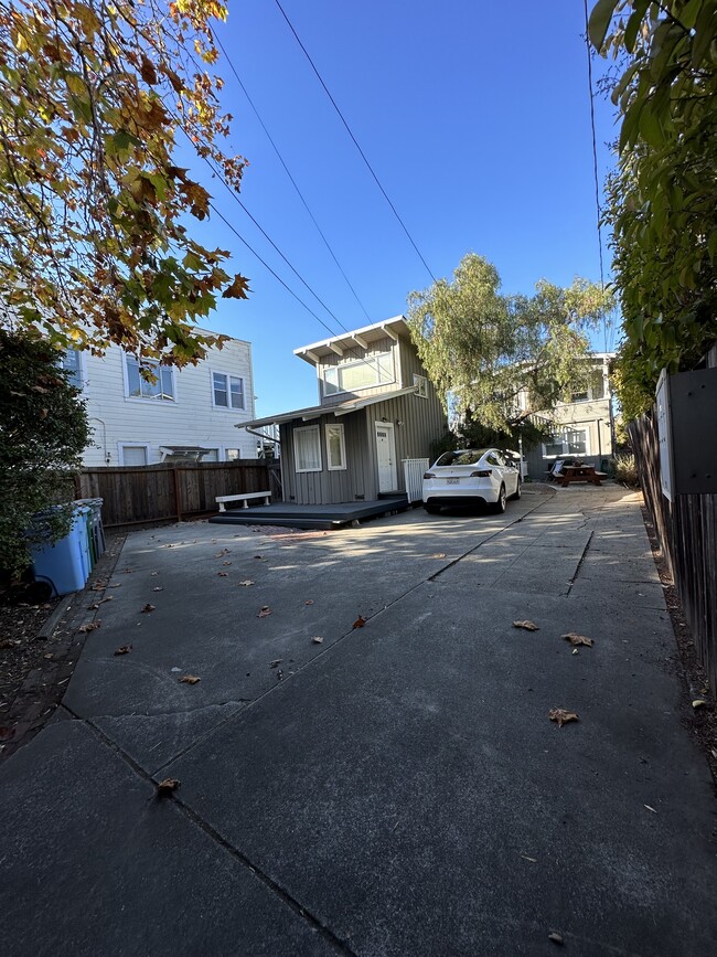 Photo - 1269 Alcatraz Avenue Unidad B