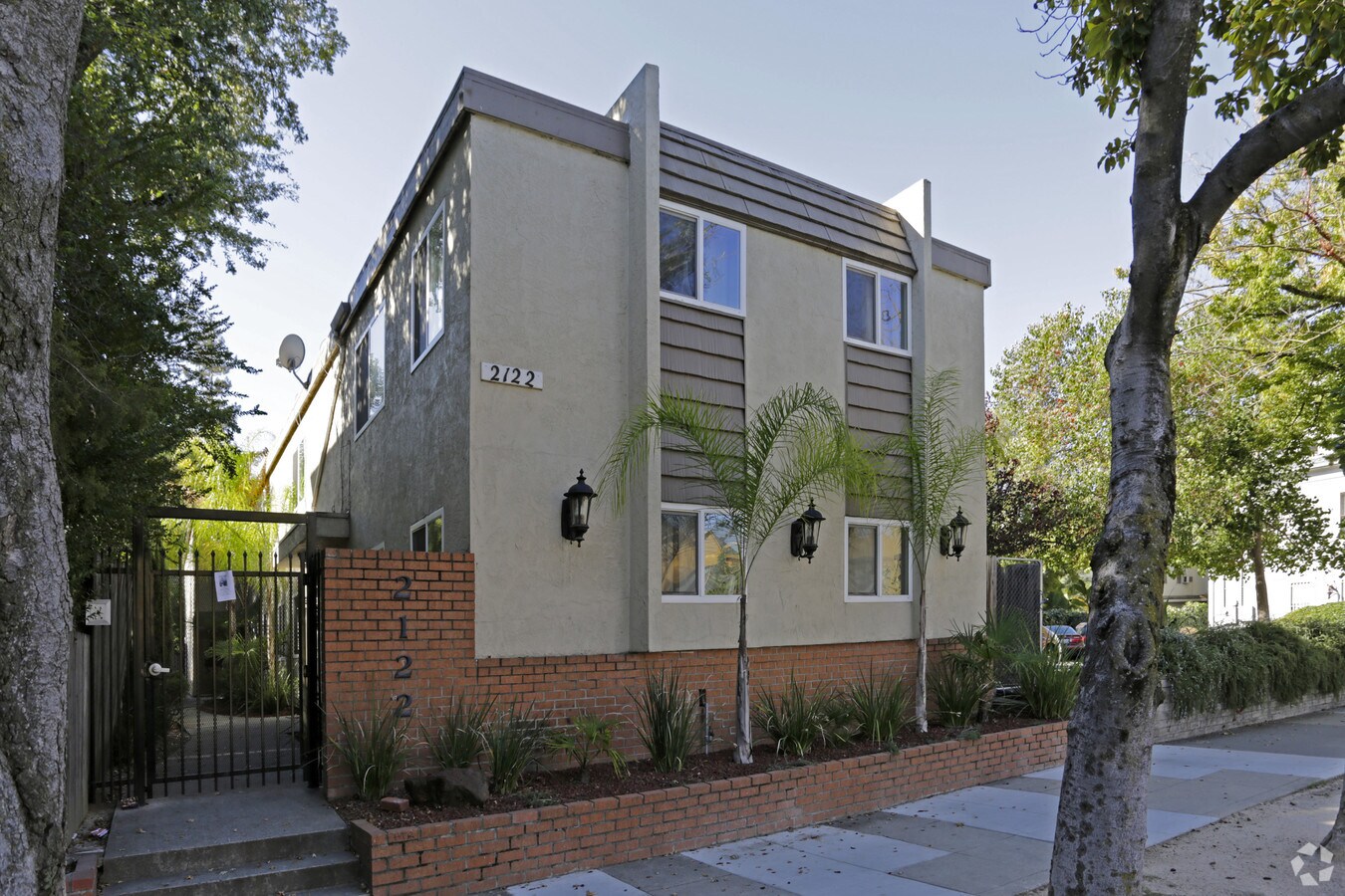 Photo - 2122 S St Apartments