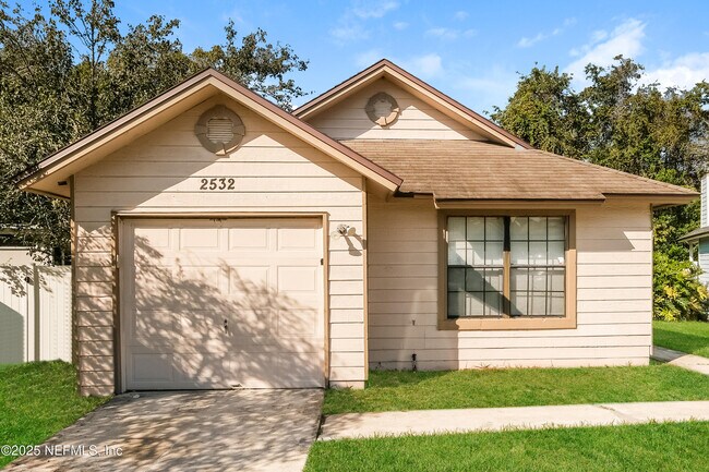 Photo - 2532 Townsquare Dr House