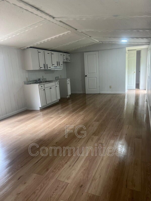 Photo - 304 Coleman Rd