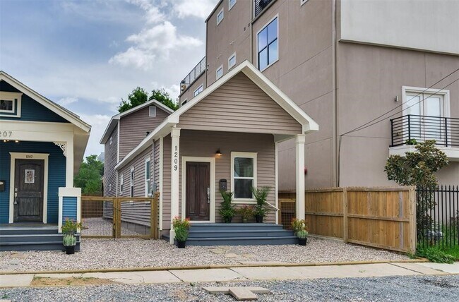 Photo - 1209 Summer St