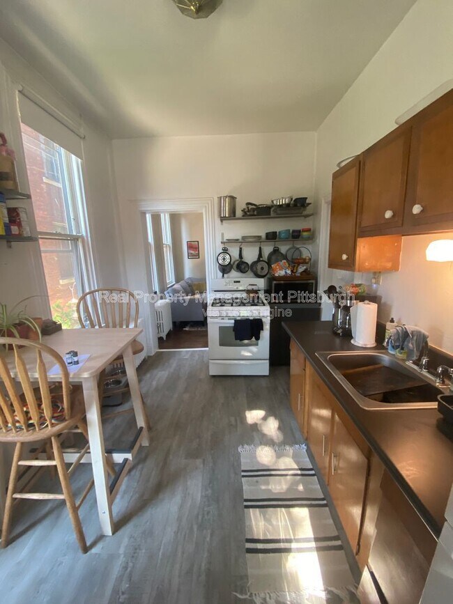 Photo - 207 S Millvale Ave Unidad 1