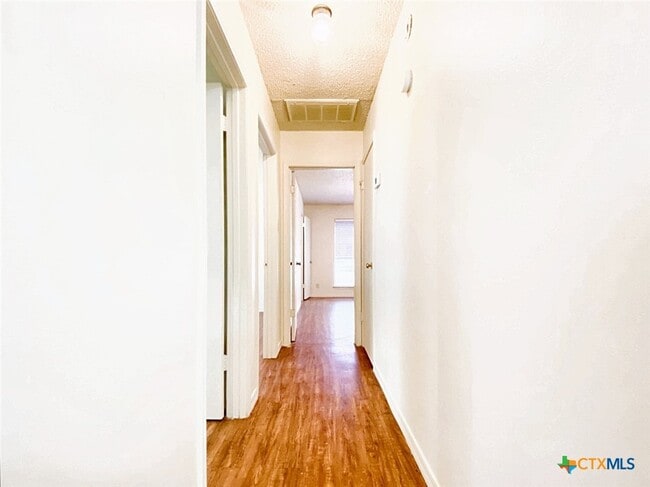 Photo - 106 Hughson Ct