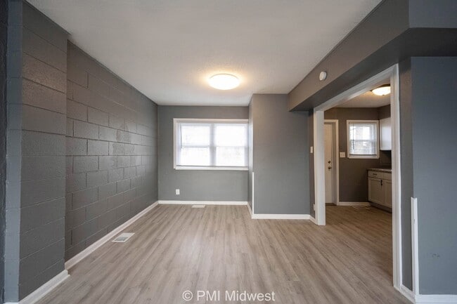 Photo - Cozy 2 Bedroom Apartment in Indianapolis w...