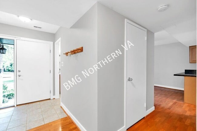 Photo - 1790 Ivy Oak Square