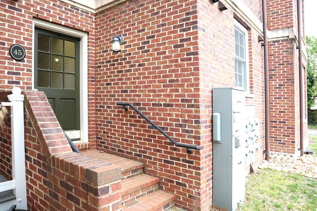Photo - 45 E Lock Ln