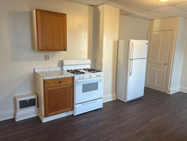 Photo - 3 Bedroom 1 Bath 2nd/3rd Floor Apartment-York City SD