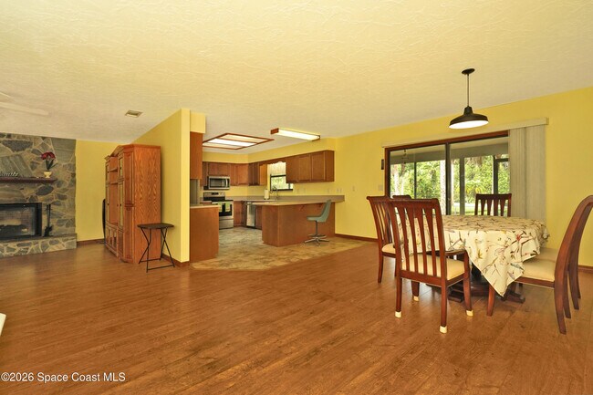 Photo - 670 Kings Way