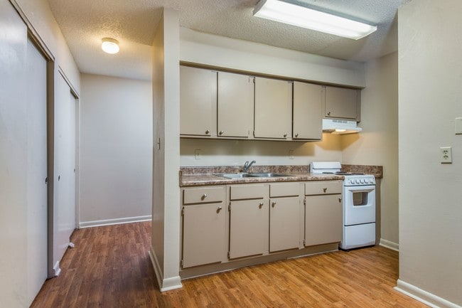 Studio Kitchen - Linx Plaza Apartments