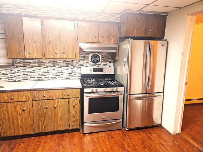 Building Photo - 289 Nagle St Unit 2