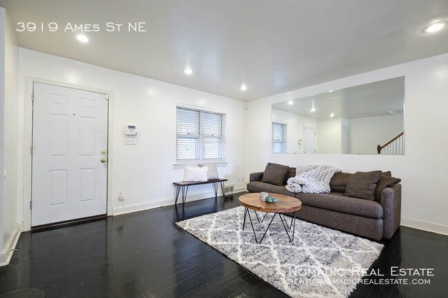 Photo - 3919 Ames St NE