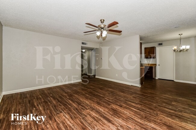 Photo - 1418 Eagle Pass Dr