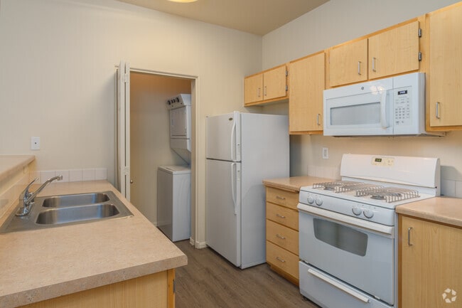 1 habitación, 1 baño - 821 pies cuadrados - Asequible - Cocina - Eaglewood