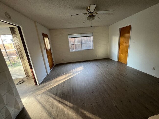 Photo - 3BED2BATH - GARAGE, DRIVEWAY, LARGE YARD, WASHER/DRYER HOOKUPS, BEAUTIFUL NEIGHBORHOOD