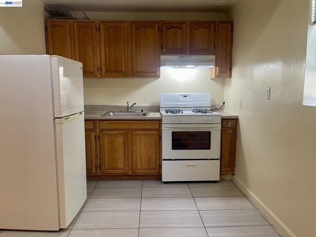 Building Photo - 16845 Robey Dr Unit Lower