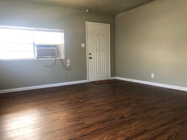 109 N Uvalde Ave