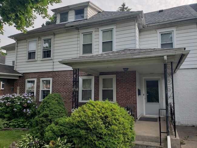 Building Photo - 754 E Washington Ave