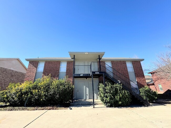 Building Photo - 1505 Benttree Dr