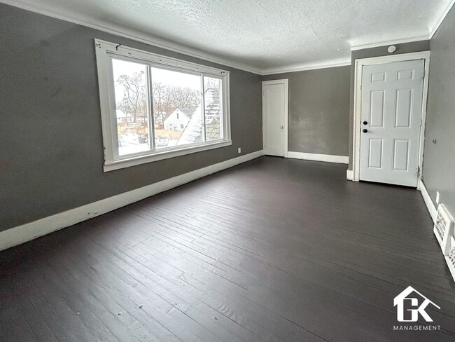 Photo - 6885 Mettetal St Unit Upper