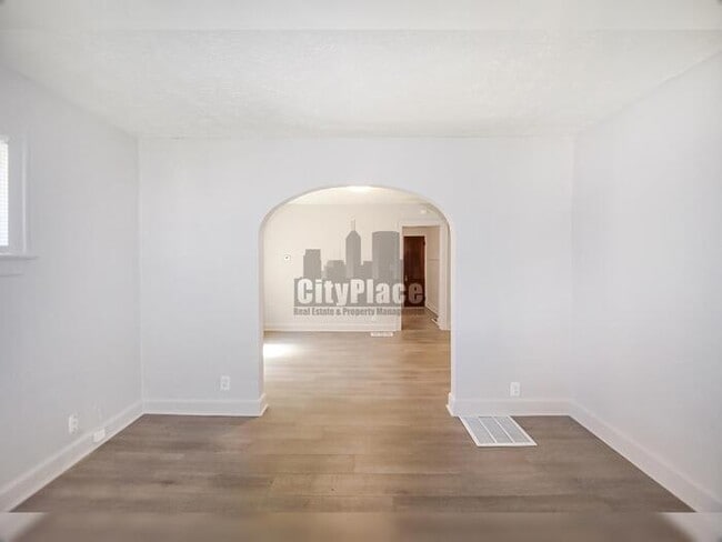 1465 W 34th St