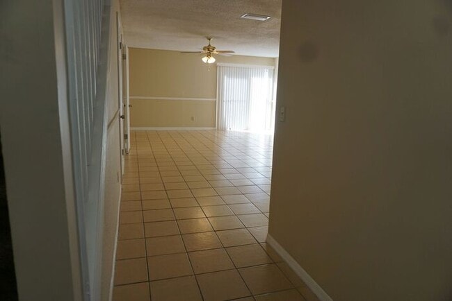 Photo - 3 bedroom 2.5 Bathroom townhome with fence...