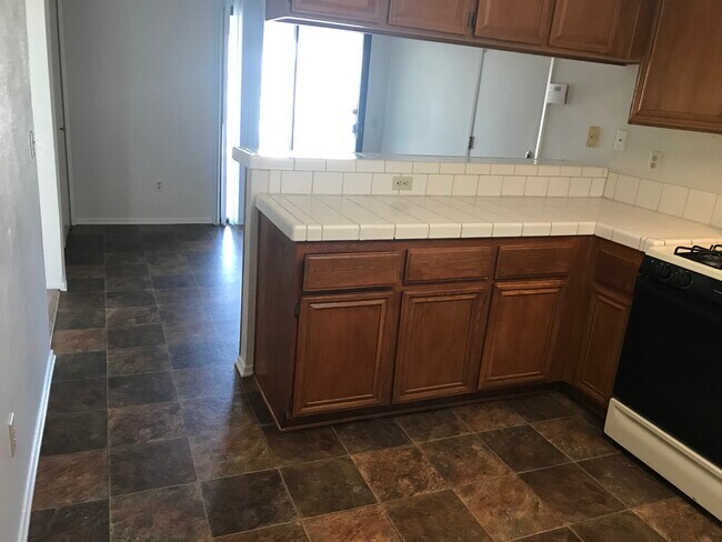 Photo - 2121 Phlox Ave
