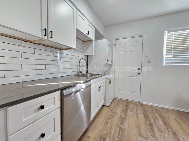 Photo - 1521 E Oak St Unit 22