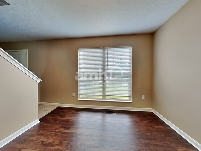 Photo - 1509 Dorset Way