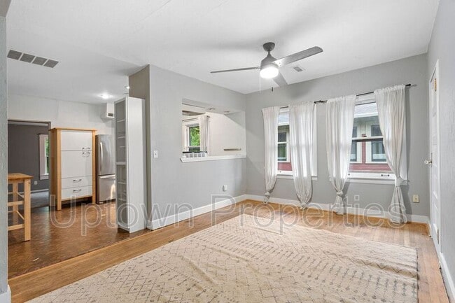 Photo - 2424 SE Yamhill St