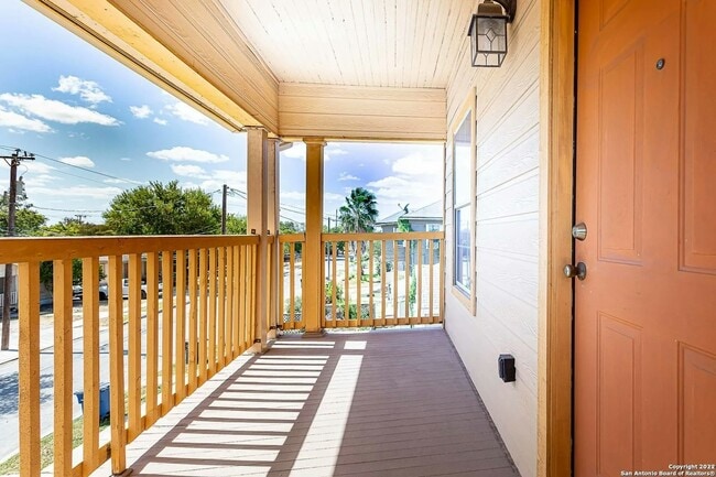 Photo - 611 W Ridgewood Ct