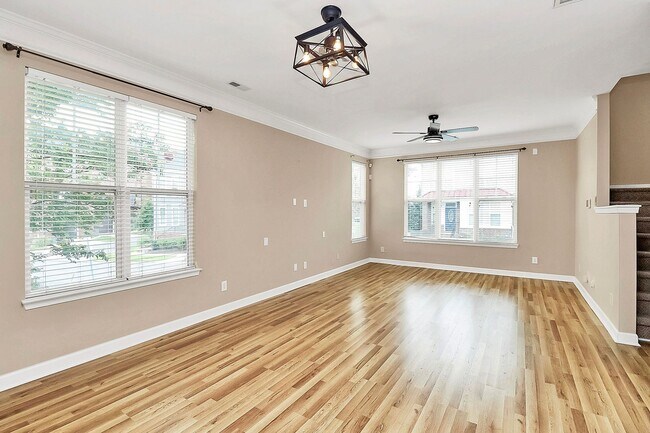 Photo - Beautiful End-Unit Townhome on a Prime Location!