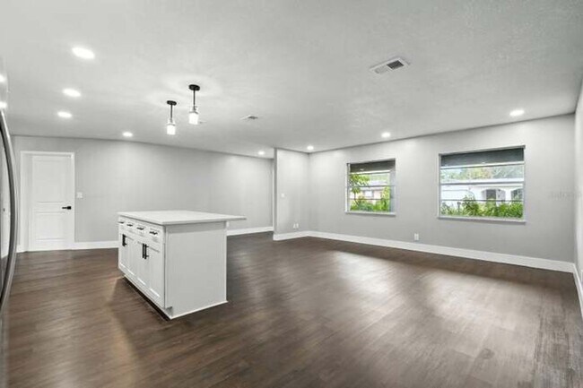 Photo - Beautiful 3 Bedroom House in Quiet Port Or...