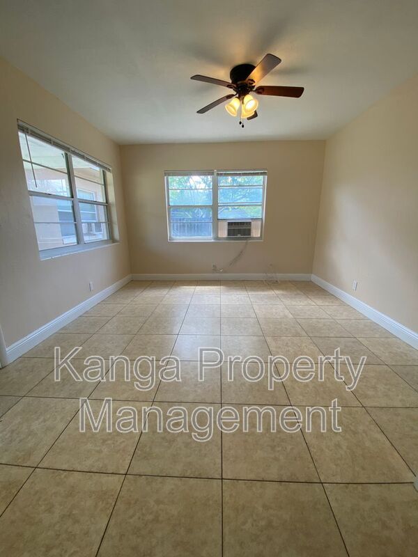 Photo - 4820 Maine St Unit #3