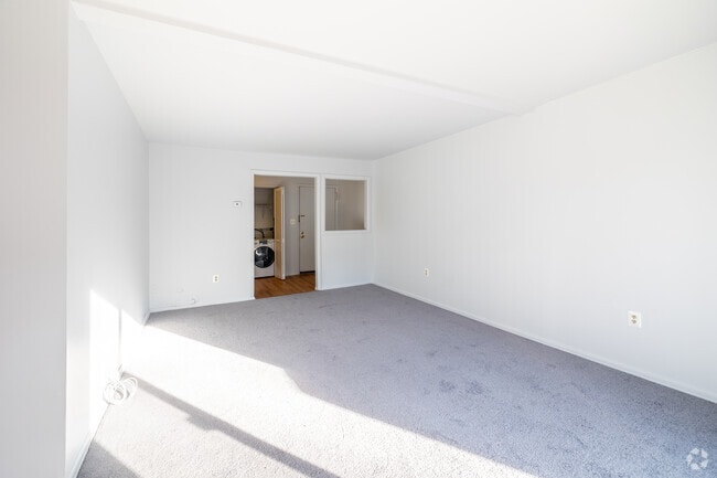 1BR, 1BA - 842SF - Living Area