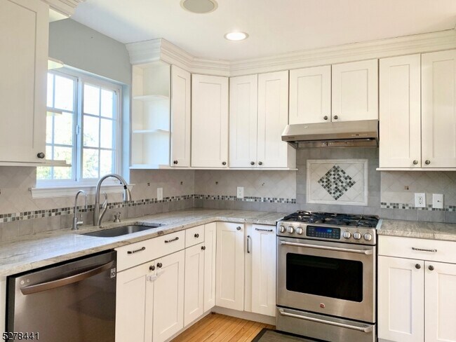 Photo - 14 Whispering Way W