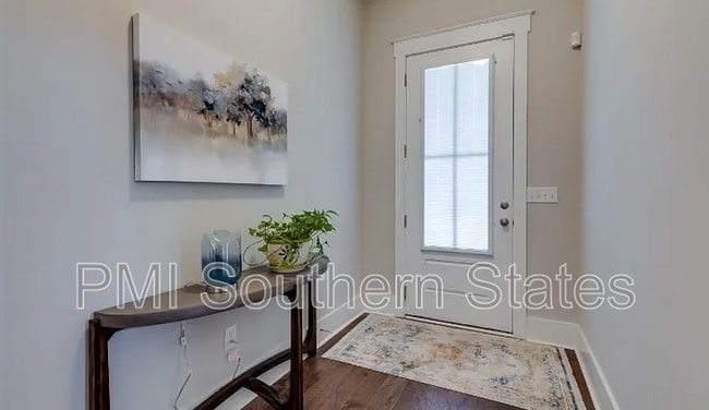 Photo - 607 Torridon Ln