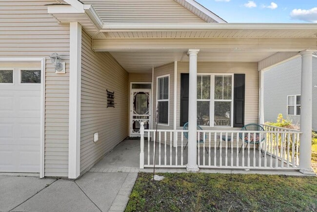 Photo - Hampstead Cutie! Backs up to Golf Course!