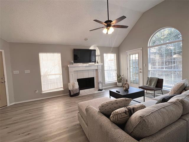 Photo - 2109 Acosta Ln