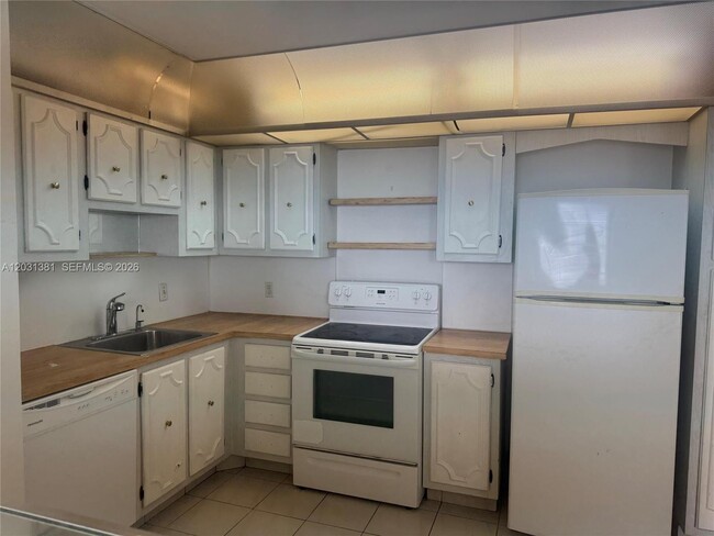 Photo - 2851 NE 183rd St Unidad 2004E