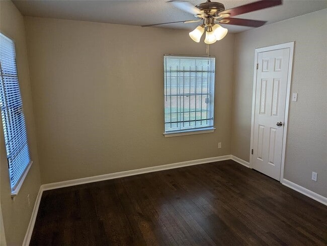 Building Photo - 5622 Elmlawn Dr