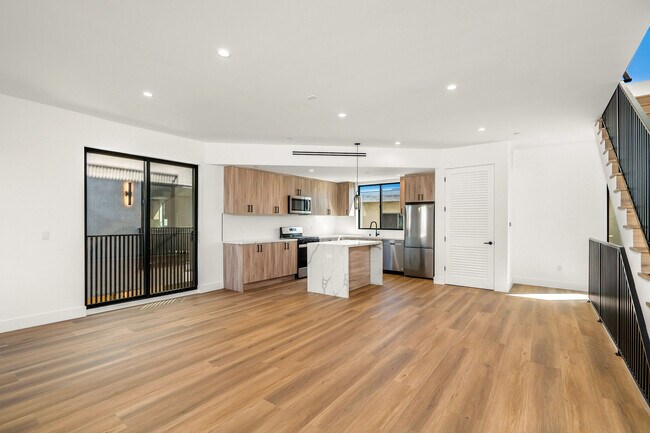 Photo - 2204 Carmona Ave Apartments Unit 2206