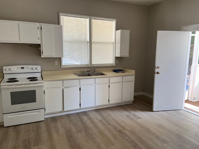 Photo - ***4 Bedroom / 1 Bathroom Home for Rent in...