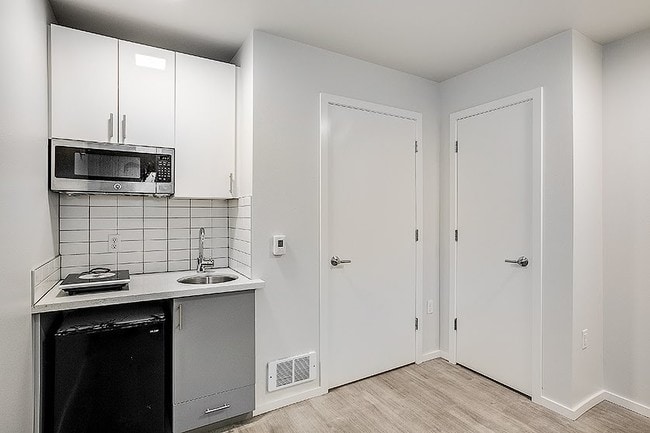 Photo - 2371 Franklin Apartments in Eastlake