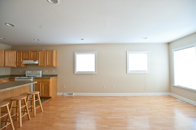 Photo - 3255 N Oakland Unit 3257