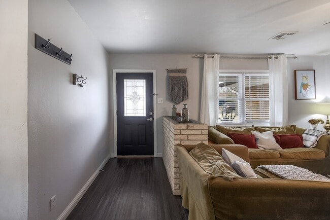 Photo - 6004 Libyan Dr