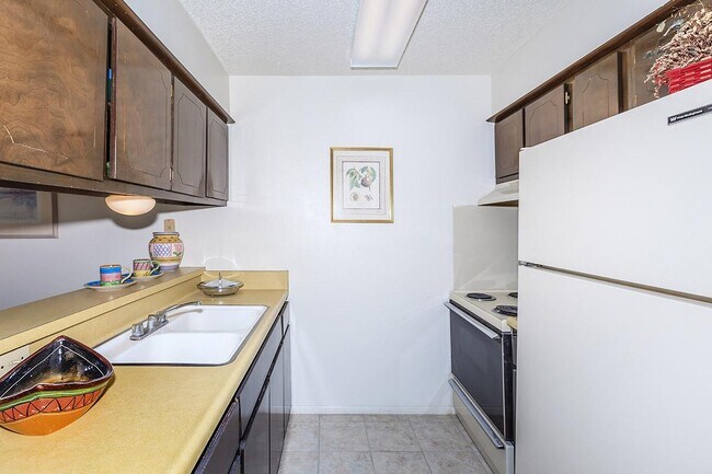 Photo - Bronco Apartments