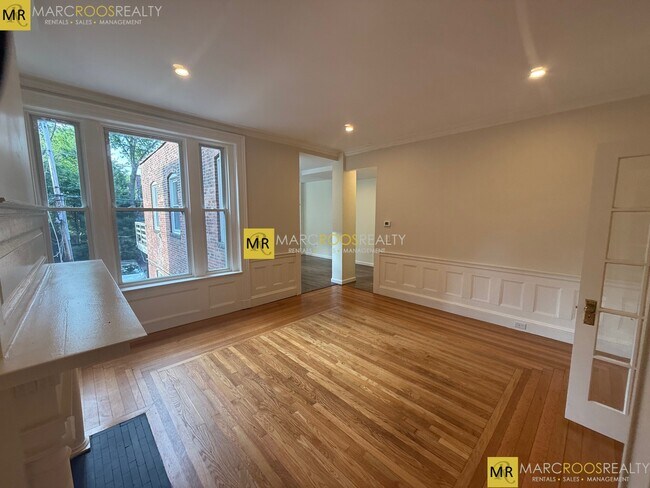 Photo - 1726 Beacon St