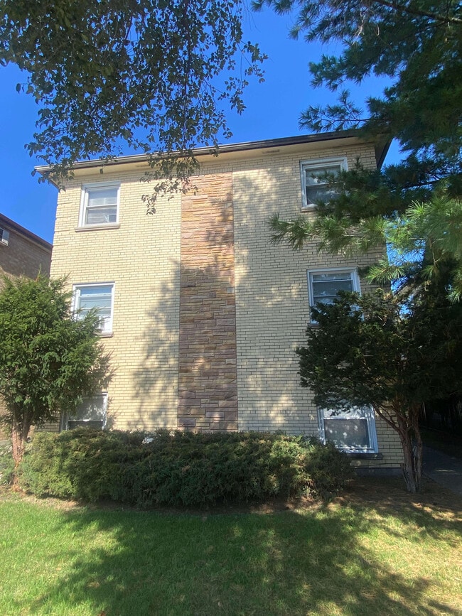 Building Photo - 5757 N Elston Ave Unit 2R