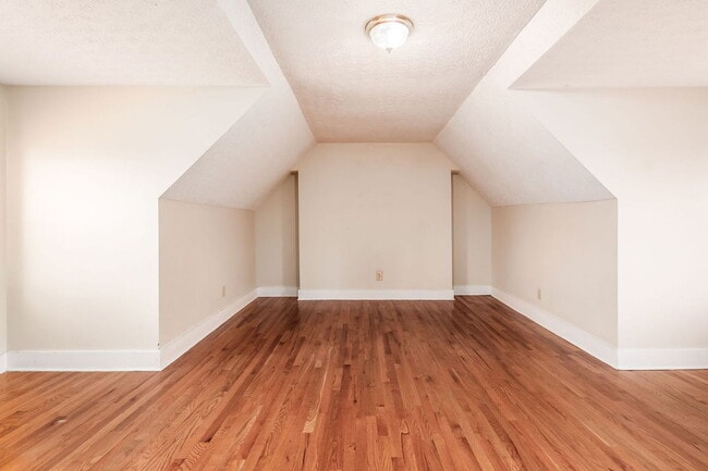 Photo - 1371 Summit St